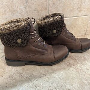 Cliffs by White Mountain Duena Lace-up boots
